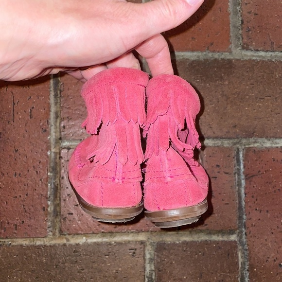 Double Fringed Pink Moccasin Boots 7 - Picture 4 of 11